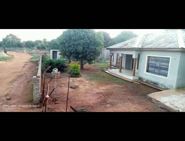 4 BEDROOM HOUSE FOR SALE IN KHUBVI